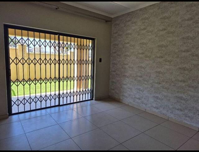 2 BEDROOM APARTMENT FOR SALE IN LILIANTON